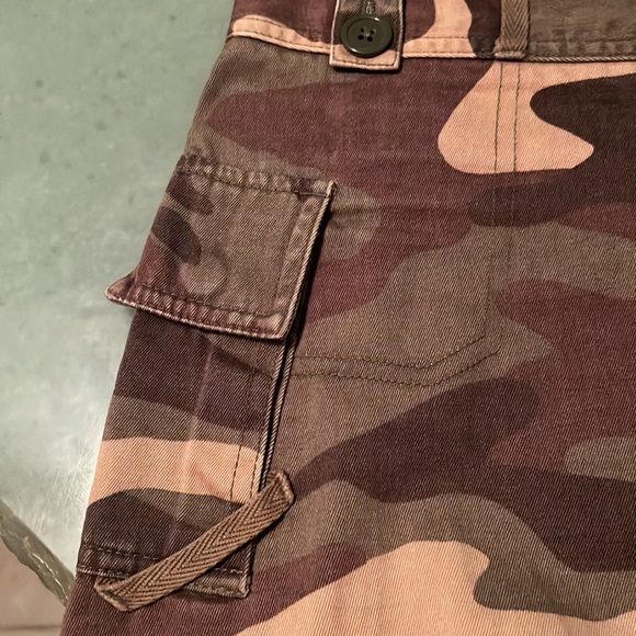 Mods International army print cargo skirt with 4 side pockets & 2 back pockets - Picture 5 of 9